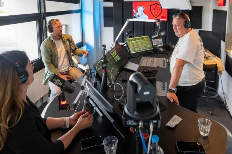 The New Business Radio studio during the De Staat van Security recording with Stefan Sprenkels, Serena Smolders and Richard Bordes.
