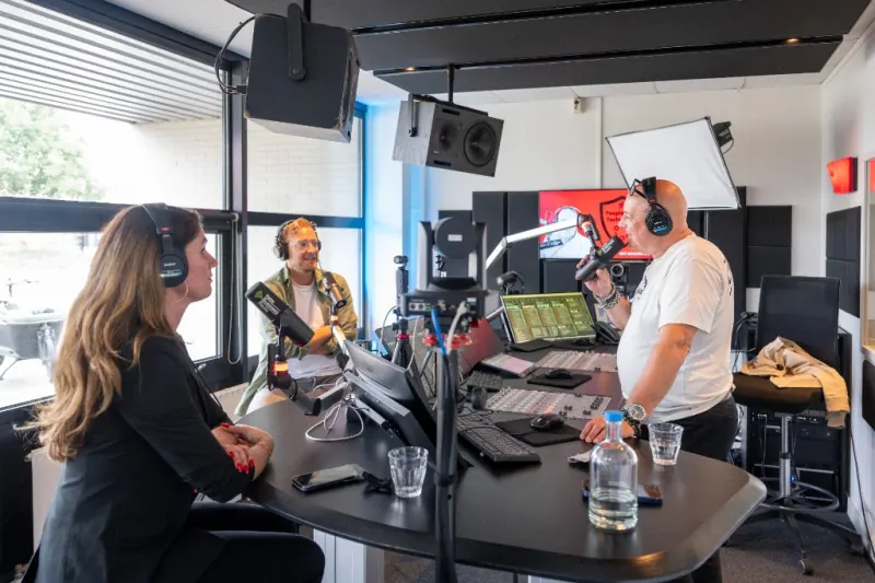 Serena Smolders, Stefan Sprenkels and Richard Bordes recording De Staat van Security at New Business Radio.